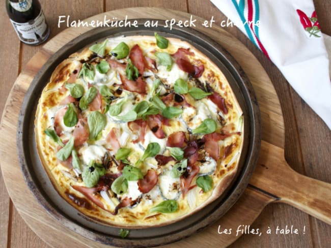 Flamenküche au speck et chèvre cendré