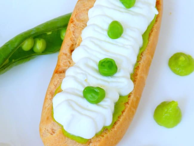 Eclairs petit pois et chantilly de chèvre frais