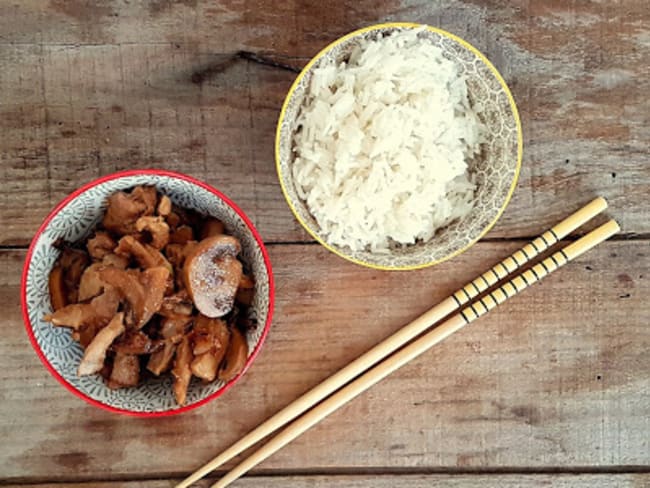 Sauté de porc miel, soja, oignons et champignons