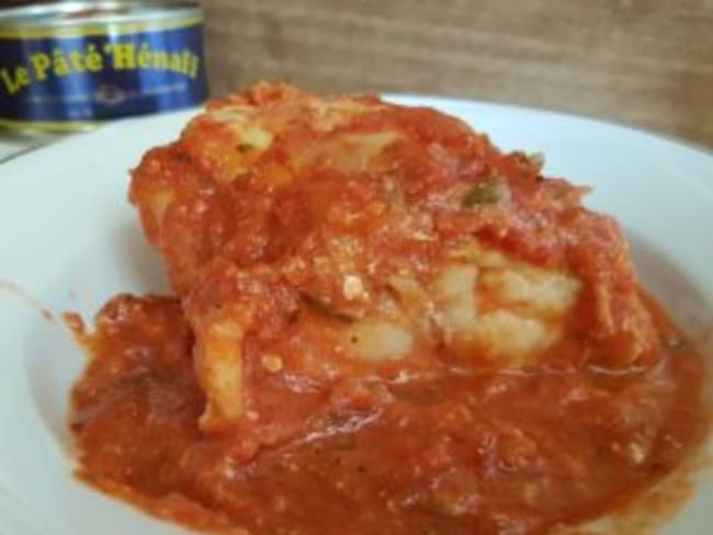 Roti de lotte au pâté Hénaff sur lit de tomates