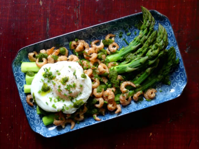 Asperges, crevettes, œuf et coulis d'oseille