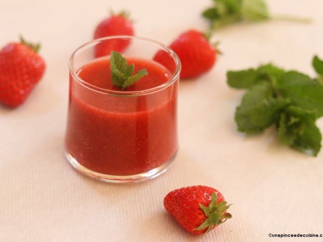 Soupe de fraises à la menthe