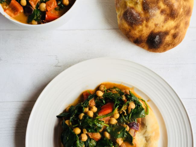 Curry de pois chiches et épinards et ses naans indiens