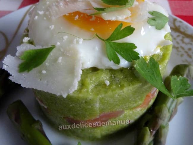 Mousse d'asperges vertes au saumon et son œuf