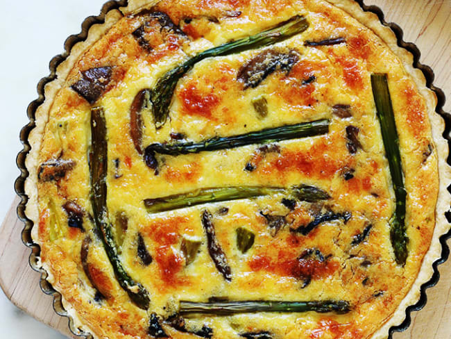 Quiche aux asperges, fromage et champignons