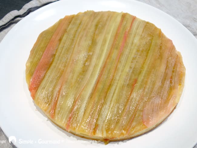 Tarte crémeuse à la rhubarbe