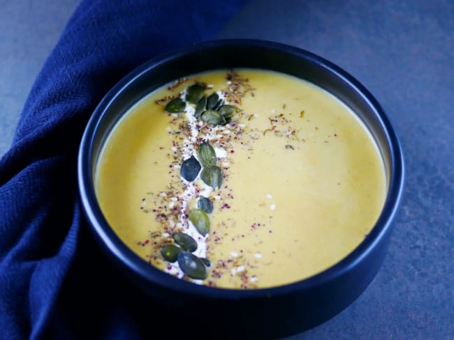 Velouté de courgettes jaunes et lentilles corail au Zaatar