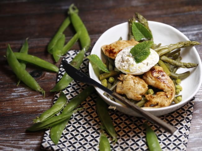 Aiguillettes de poulet à la burrata et aux légumes de printemps