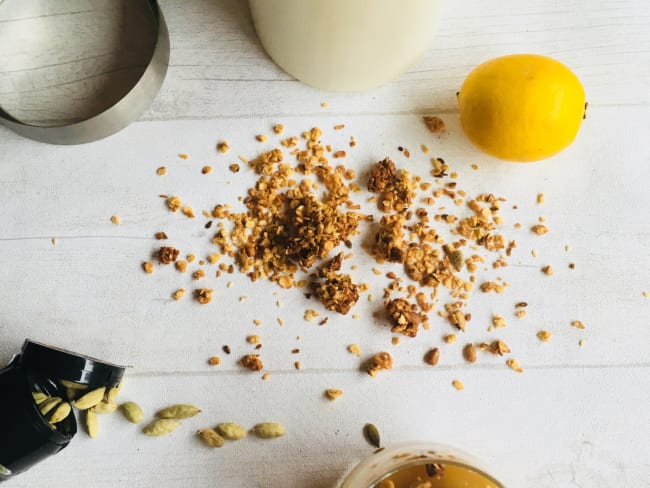 Granola maison au citron et à la cardamome