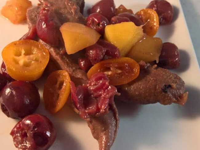 Canard aux cerises, mangue et kumquats