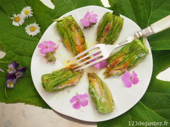 Fleurs de courgettes farcies roquefort et noisette