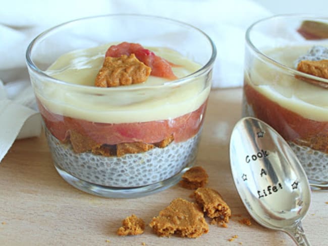 Parfaits rhubarbe, graines de chia, speculoos et vanille