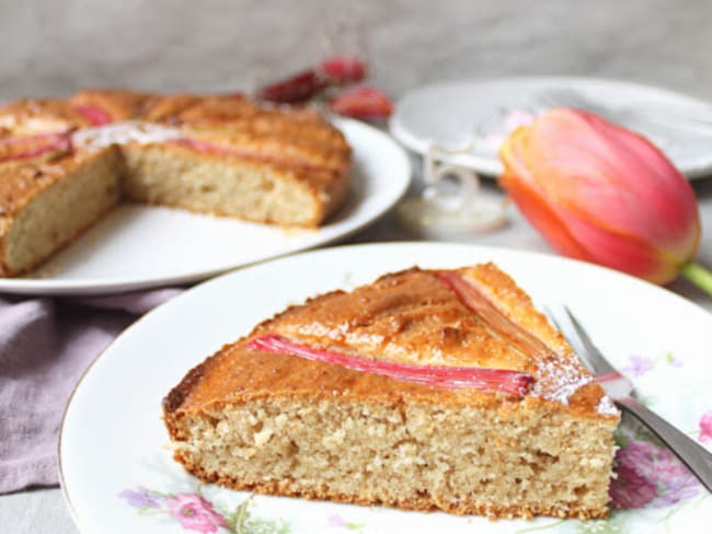 Gâteau moelleux rhubarbe et macis (vegan)