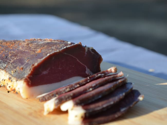 Magret de canard séché maison pour apéritif gourmands