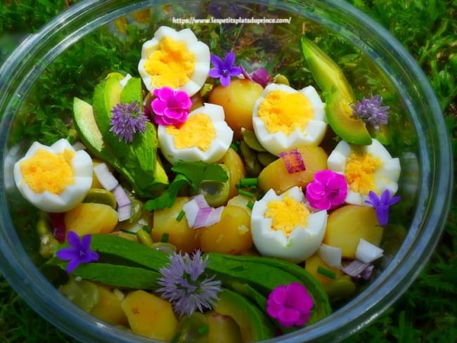 Salade de pommes de terre comme un jardin