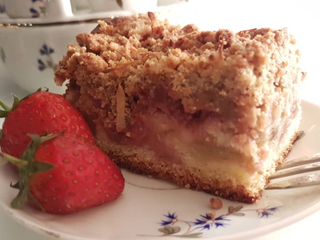 Gâteau fraise-rhubarbe façon crumble – Ottolenghi 