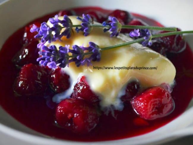 Soupe de cerises noires et glace à la lavande du jardin