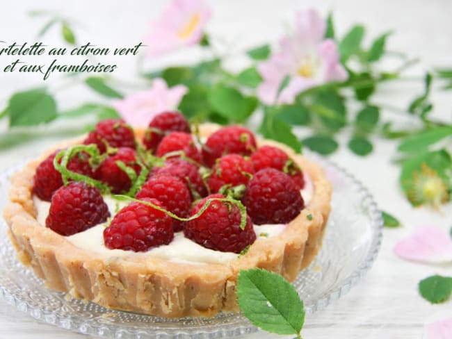 Tartelette végétalienne au citron vert et aux framboises