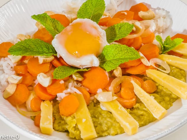 Purée de pois cassés, carottes, riz, oeuf et fromage cheddar