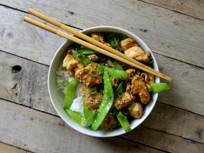 Sauté de poulet et pois mange-tout au poivre de Sichuan