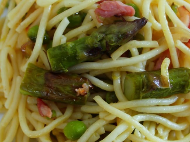 Poêlée de Spaghettis aux Asperges Vertes, Petits Pois et Lardons