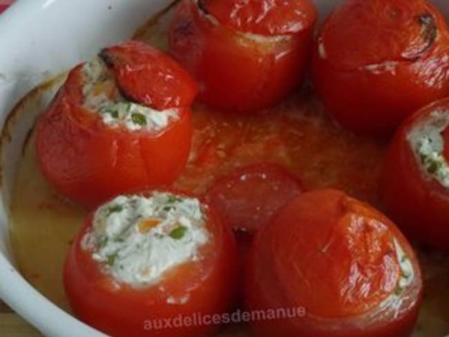 Tomates farcies au chèvre frais, crevettes, échalote et persil