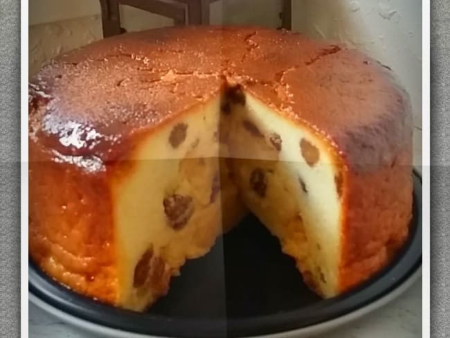 Gâteau à la semoule et raisins secs