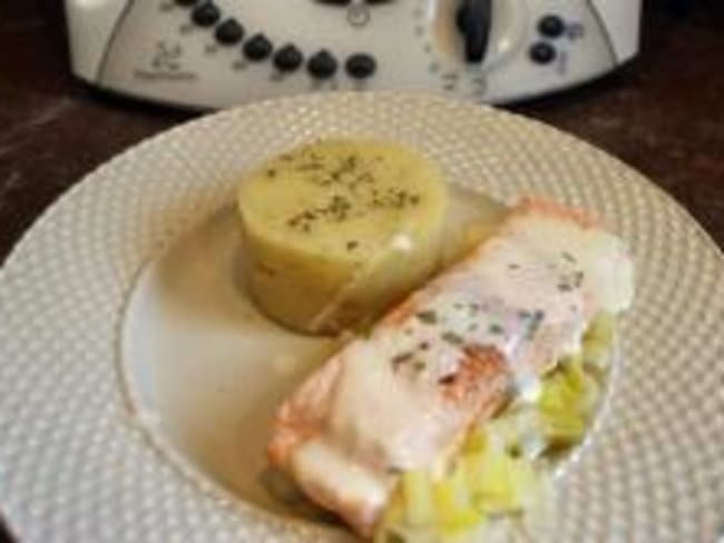 Pavé de saumon à la crème sur lit de poireau au thermomix facile et rapide