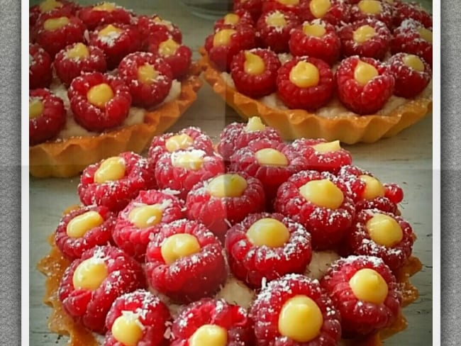 Tarte noix de coco, framboises et fruit de la passion