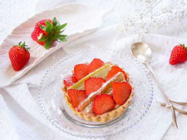 Tarte à la rhubarbe et à la fraise