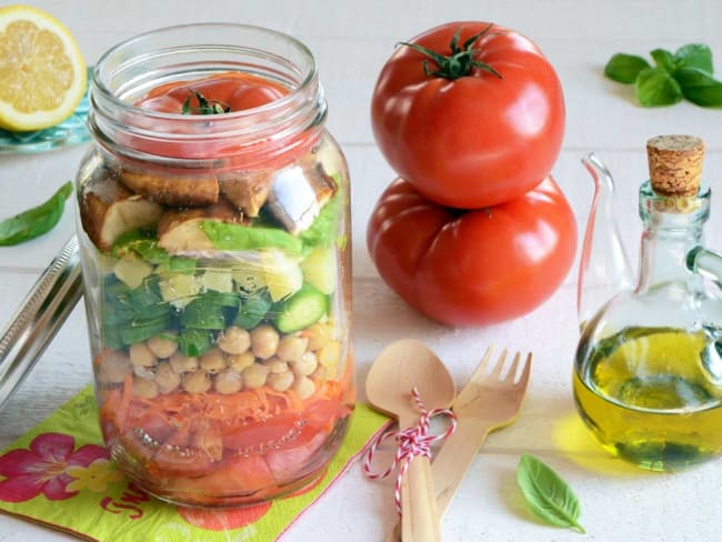 Salad Jar tomates, poulet et pois chiches : mieux qu'une lunch box !