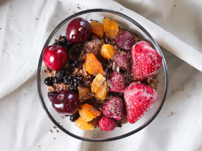 Porridge chocolat et fruits