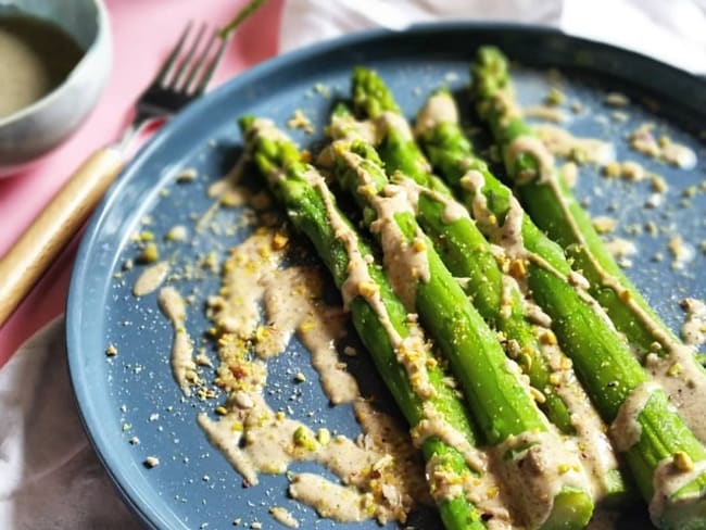 Asperges vertes, sauce crémeuse torréfiée au poivre de Sichuan