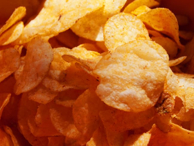 Chips de pommes de terre au paprika et curcuma