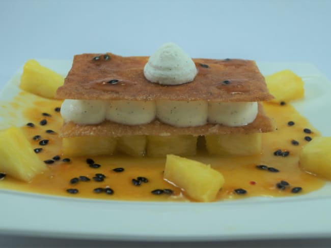 Millefeuille exotique : ananas, fruit de la passion et vanille