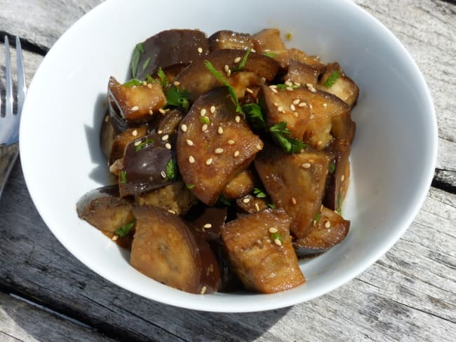 Salade d'aubergine à l'asiatique 