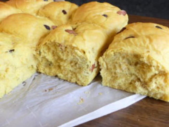 Brioche au curcuma et raisins secs