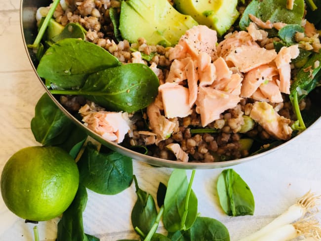 Salade de sarrasin, saumon et avocat