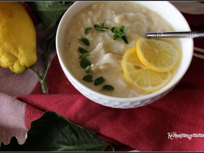 Soupe grecque au poulet au riz et au citron ,