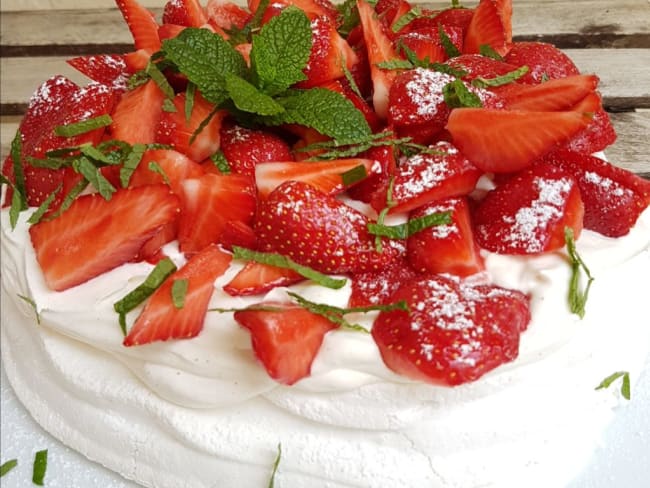 Pavlova fraise rhubarbe