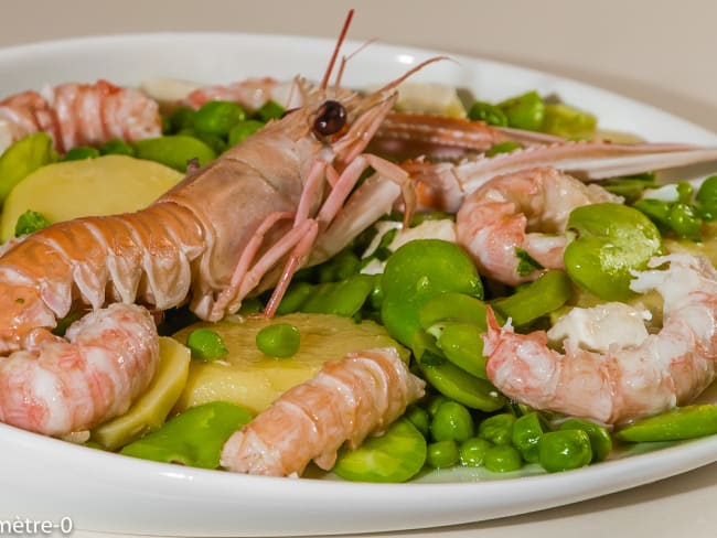 Salade de pommes de terre aux légumes et langoustines