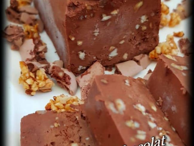 Nougat glacé au chocolat et noisettes