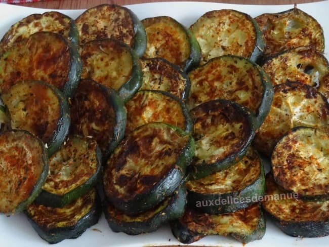 Rondelles de courgettes épicées au grill-plancha