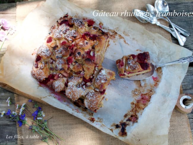 Gâteau crumble à la rhubarbe et aux framboises