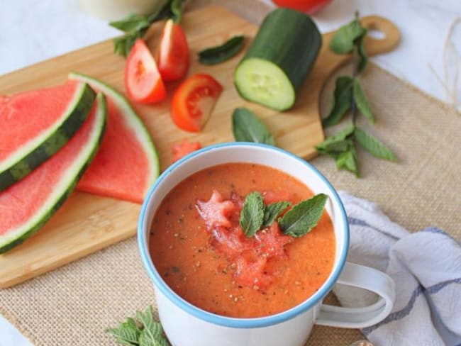 Soupe froide pastèque et tomate très rafraîchissante 