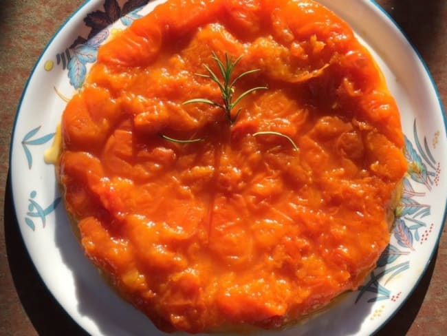 Tatin d'abricots au romarin