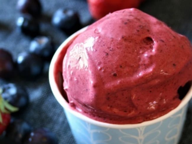 Glace sans sorbetière aux fruits rouges