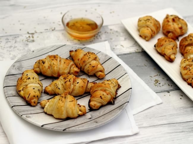 Croissants apéritifs au chèvre et miel