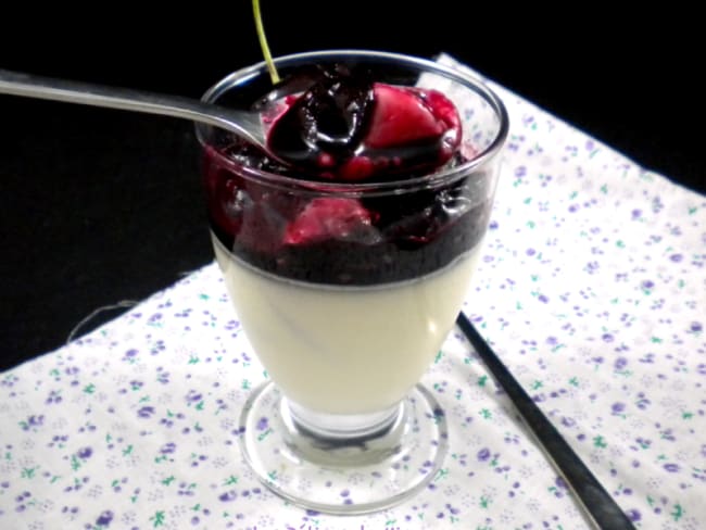 Panna cotta vanillée aux cerises