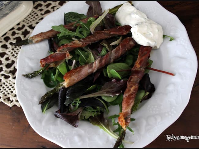 Asperges vertes rôties en habit de jambon de parme , chantilly à l'estragon